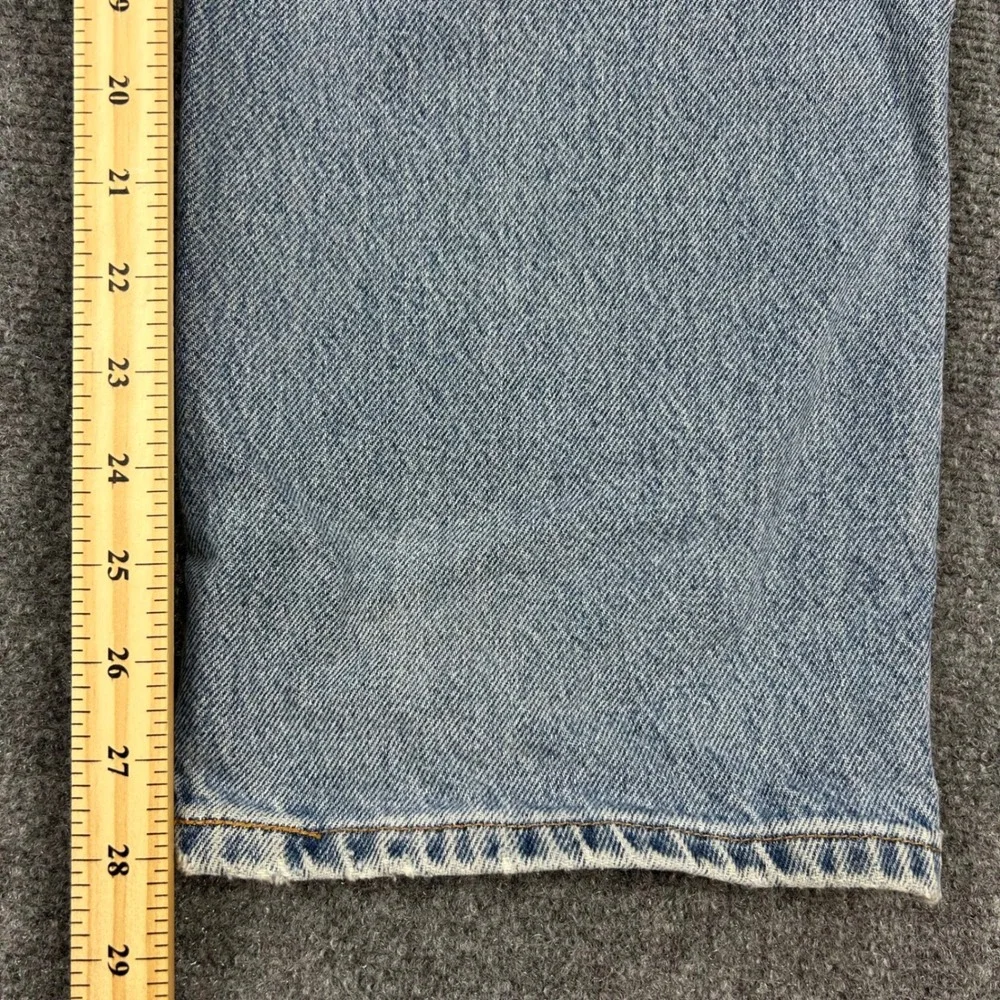 Vintage Levis 550 Relaxed Fit Husky Jeans Mens Size 34x28 Light Wash Denim Pants